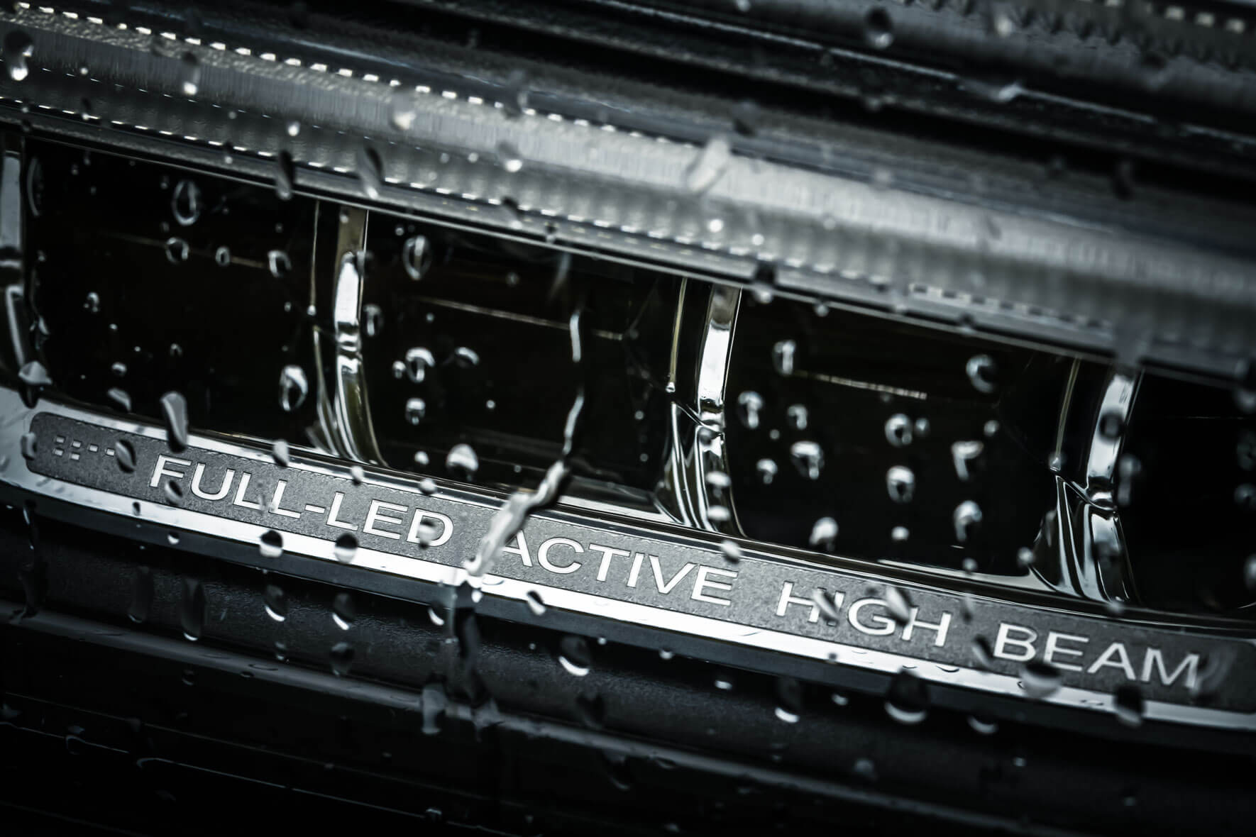 Volvo V90 Cross Country Full-LED Active High Beam lights