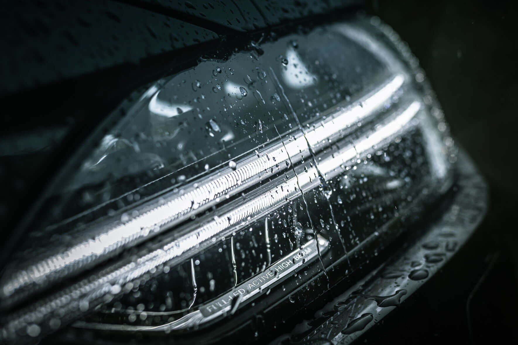 Wet LED lights of Volvo V90 Cross Country