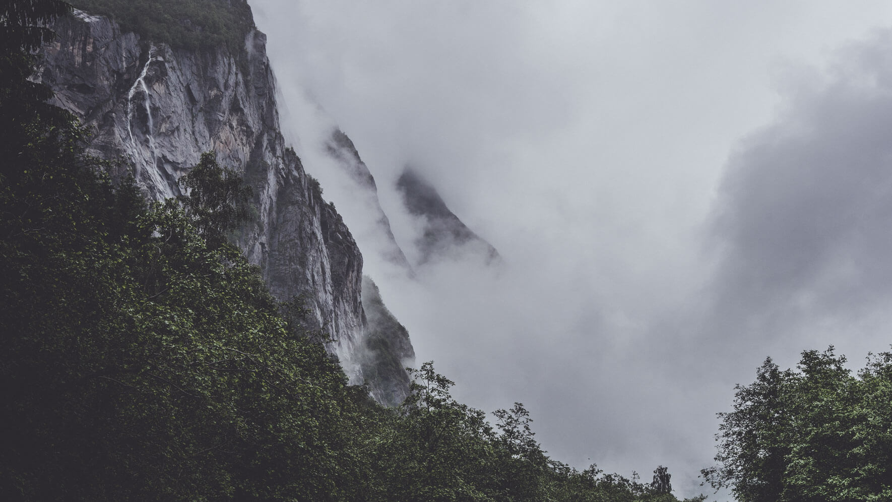 Rainy weather in the mountains near Eidfjord in Norway